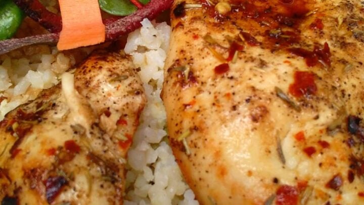 How to make a perfect baked chicken breast, juicy, full of flavor, with a delicious spice blend rub. Easy recipe for dinner