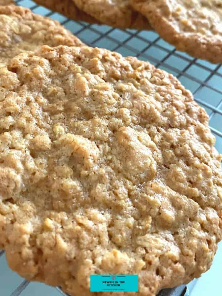 Easy Oatmeal Cookies. Easy oatmeal cookies taste amazing! Soft and Chewy on the inside and crispy on the outside, this basic oatmeal cookie recipe is great on it’s own or you can add chocolate, nuts or dried fruit. A simple classic cookie recipe