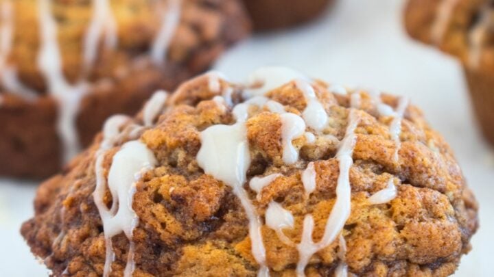 Cinnamon Roll Banana MuffinsH